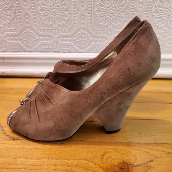 Retro style suede heels - Picture 1 of 5